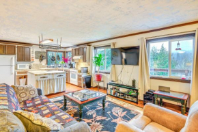 4 Mi to Sandy River Access Studio with Mtn Views!